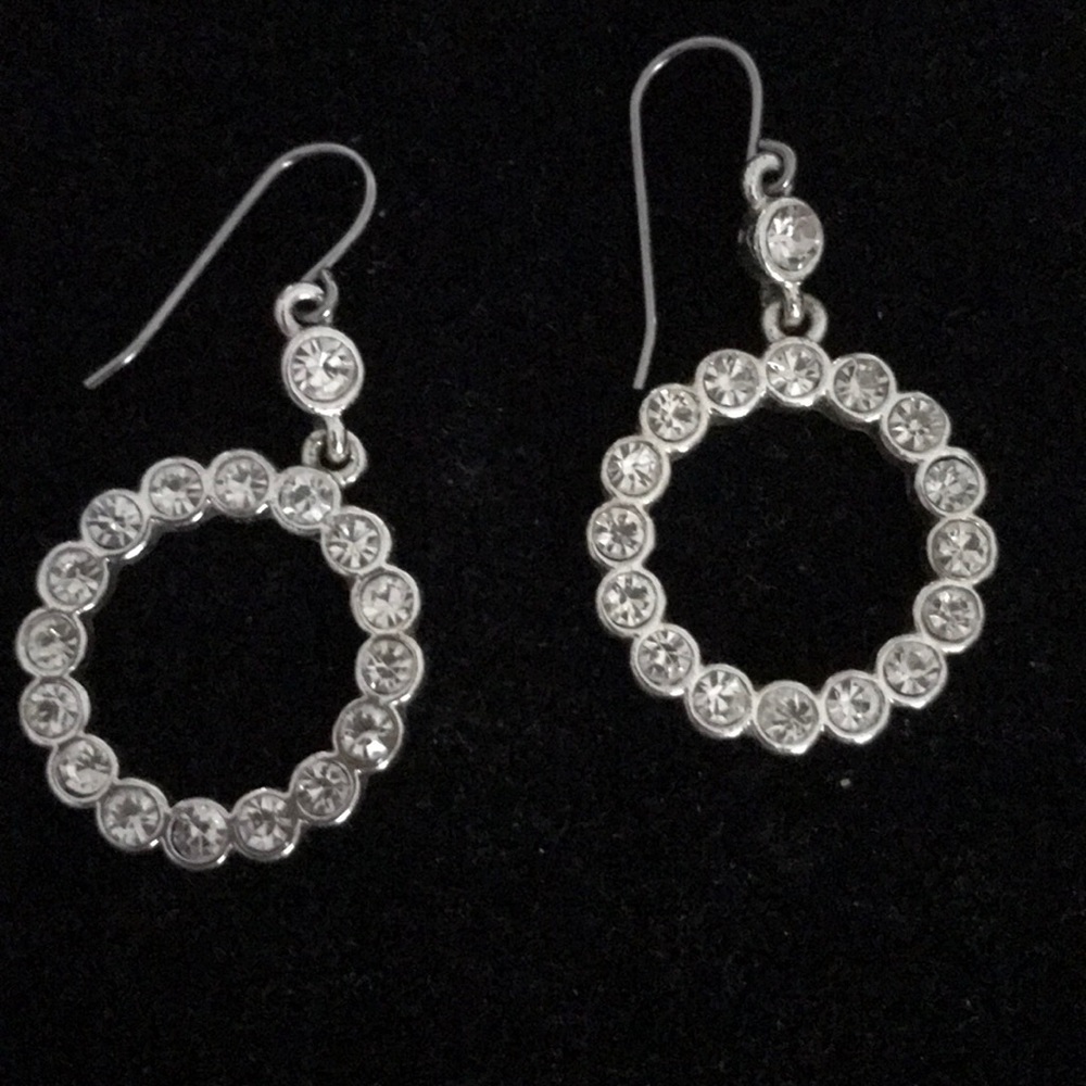 Diamond/Crystal like Costume Jewelry - Picture 9 of 12